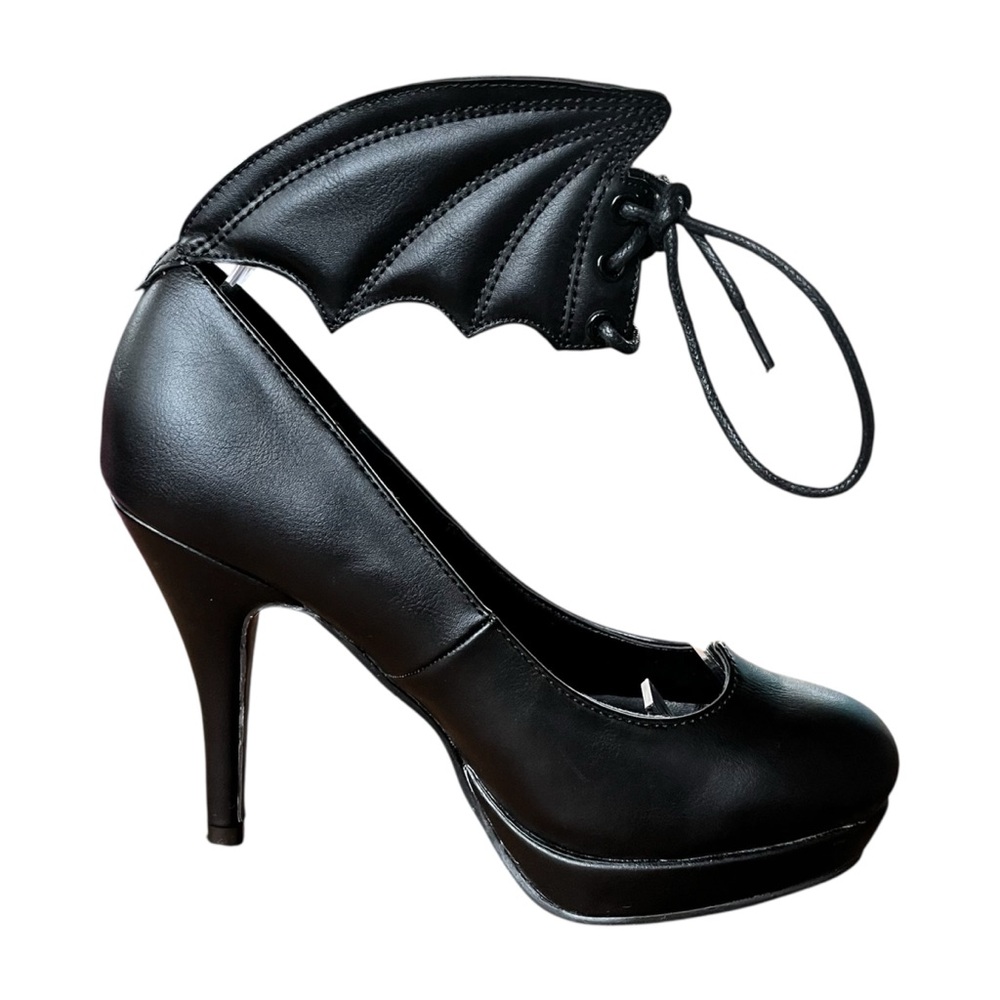 ELLIE | EUC Wings Pumps Size 6